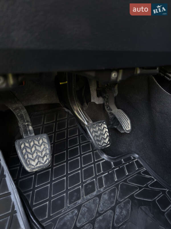 Хетчбек Toyota Yaris 2016 в Збаражі