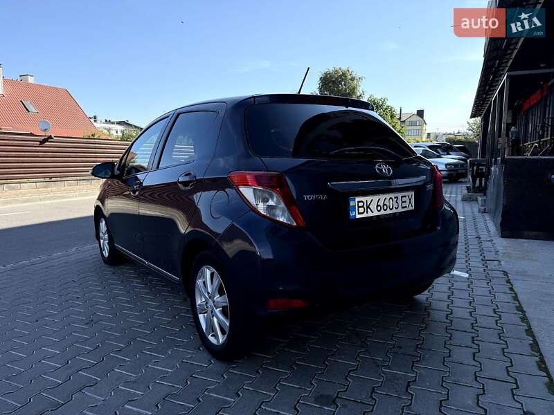 Хэтчбек Toyota Yaris 2013 в Ровно фото 4 Хэтчбек Toyota Yaris 2013 в Ровно