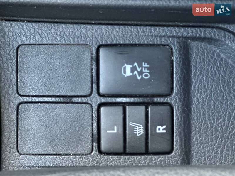 Хэтчбек Toyota Yaris 2018 в Киеве