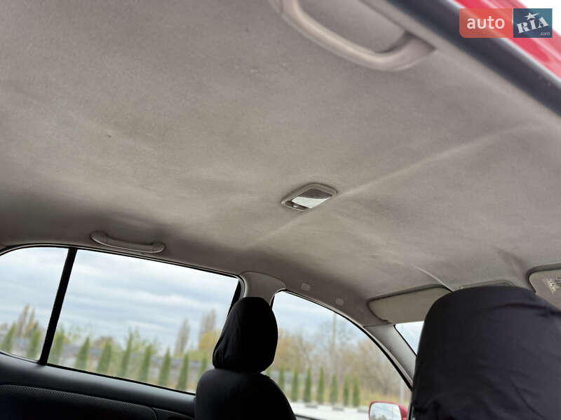 Хэтчбек Toyota Yaris 2003 в Звягеле