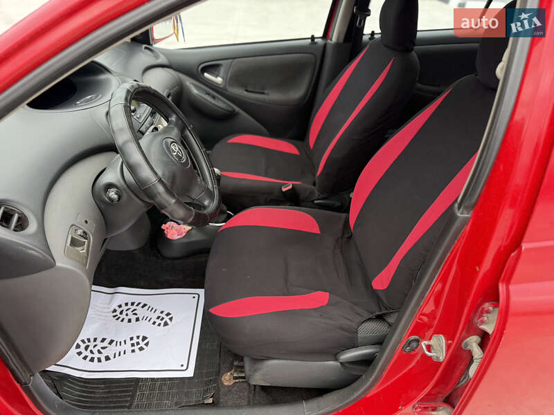 Хэтчбек Toyota Yaris 2003 в Звягеле