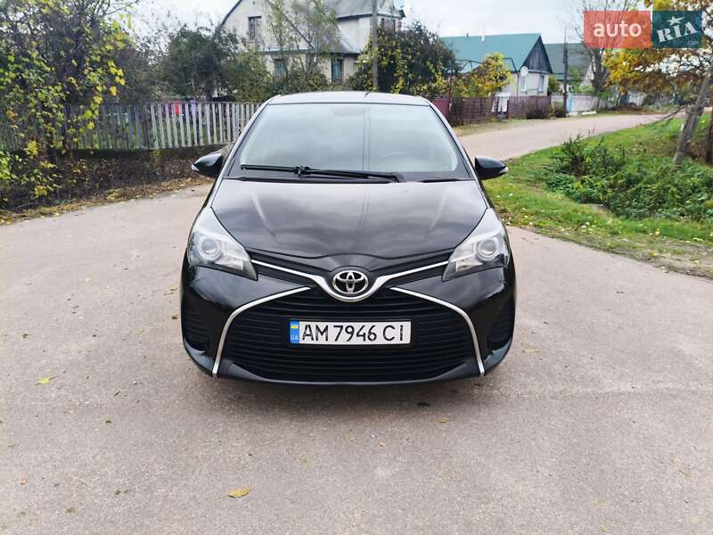 Хетчбек Toyota Yaris 2014 в Житомирі