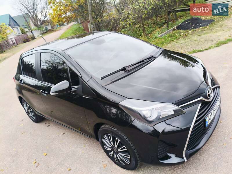 Хетчбек Toyota Yaris 2014 в Житомирі