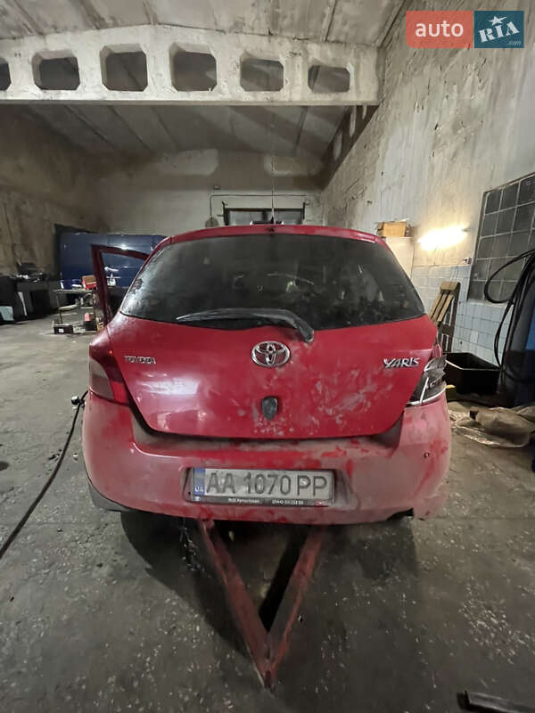 Хэтчбек Toyota Yaris 2008 в Киеве