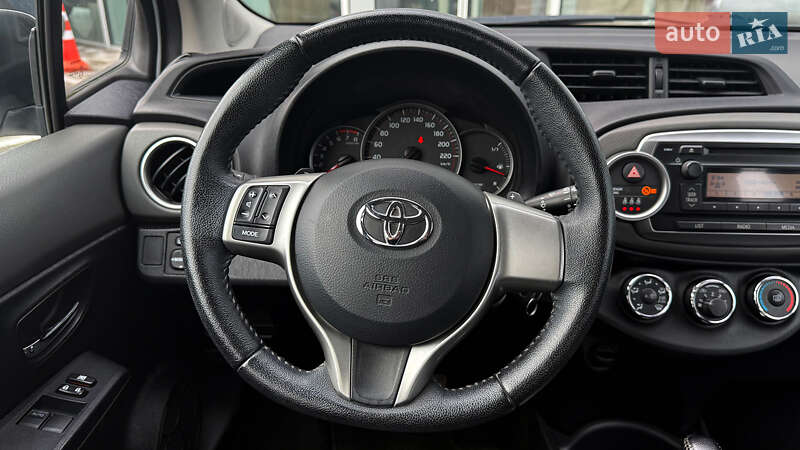 Хэтчбек Toyota Yaris 2012 в Ровно