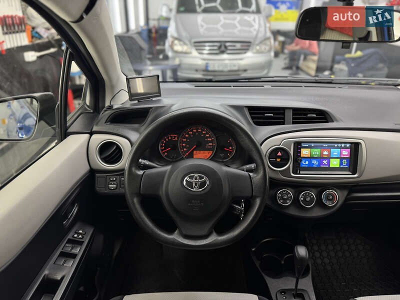 Хэтчбек Toyota Yaris 2013 в Черновцах фото 22 Хэтчбек Toyota Yaris 2013 в Черновцах