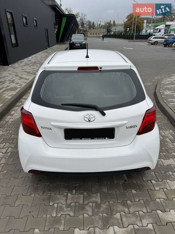 Хэтчбек Toyota Yaris 2015 в Одессе