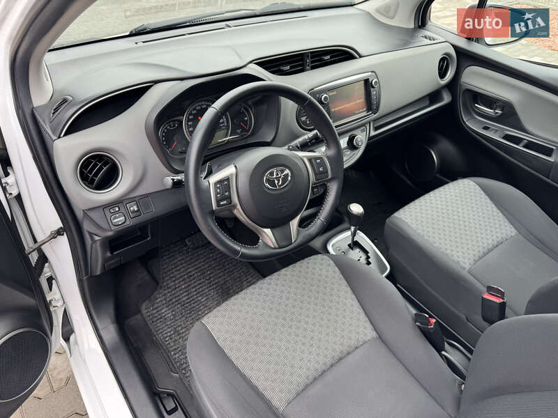 Хэтчбек Toyota Yaris 2015 в Одессе