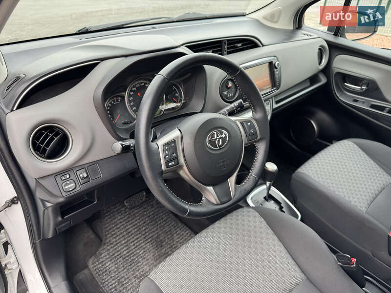 Хэтчбек Toyota Yaris 2015 в Одессе
