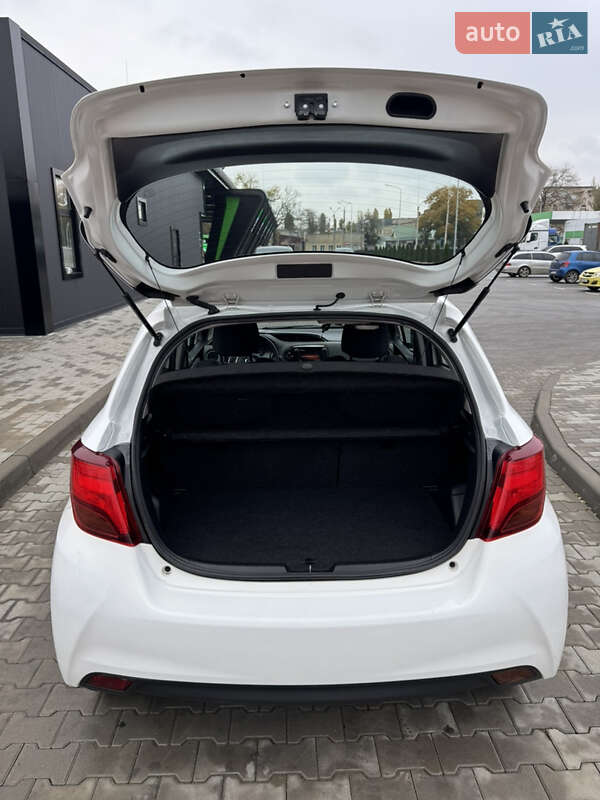 Хэтчбек Toyota Yaris 2015 в Одессе