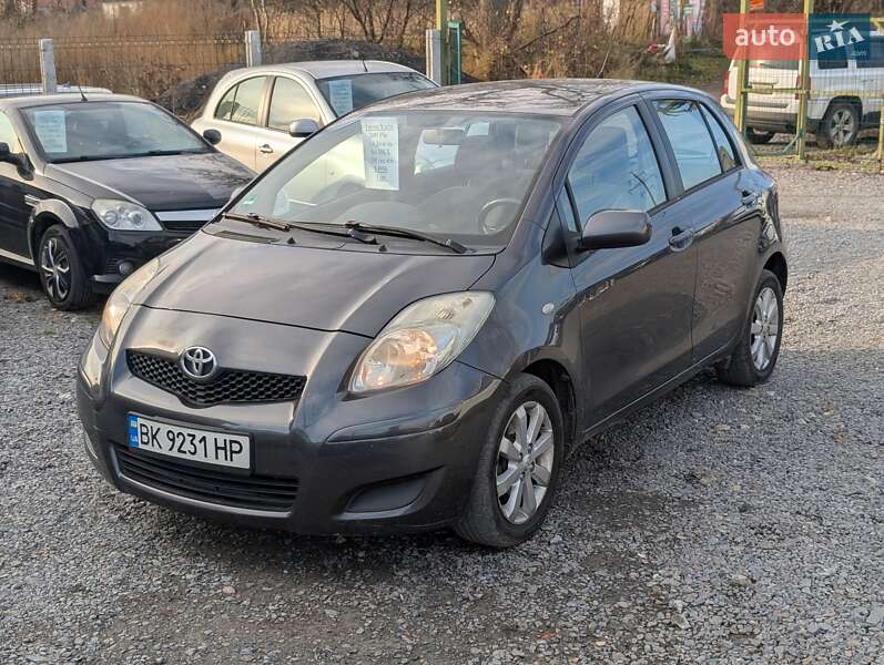 Хетчбек Toyota Yaris 2009 в Рівному