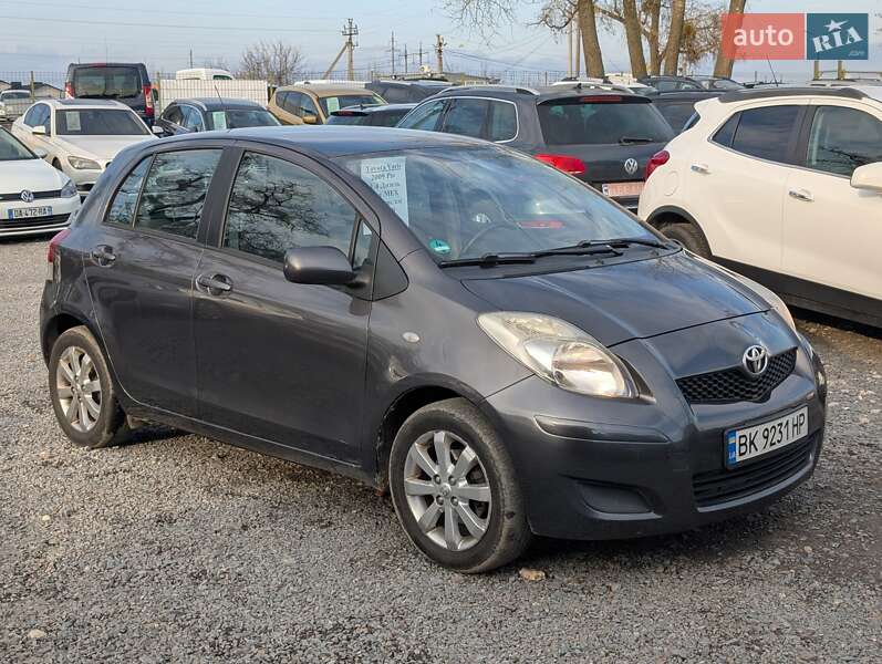 Хетчбек Toyota Yaris 2009 в Рівному