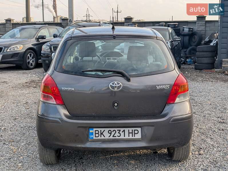 Хетчбек Toyota Yaris 2009 в Рівному