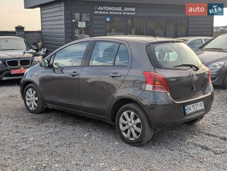 Хетчбек Toyota Yaris 2009 в Рівному
