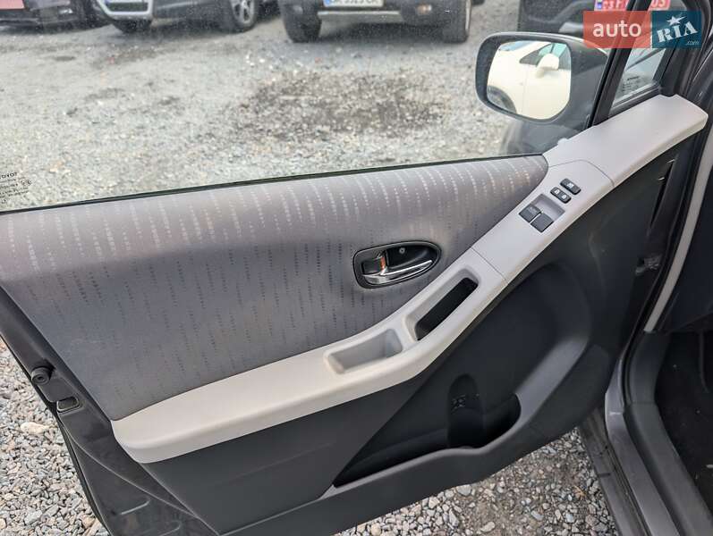 Хетчбек Toyota Yaris 2009 в Рівному