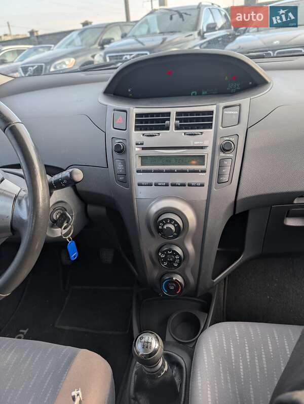 Хетчбек Toyota Yaris 2009 в Рівному