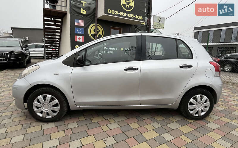 Хетчбек Toyota Yaris 2011 в Мукачевому