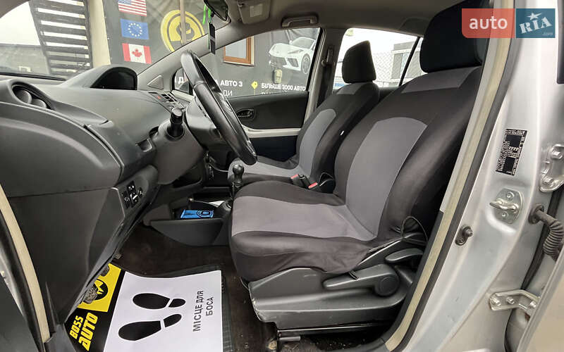 Хетчбек Toyota Yaris 2011 в Мукачевому