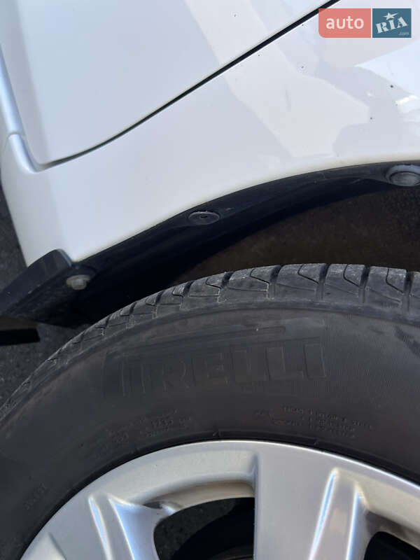 Хэтчбек Toyota Yaris 2014 в Львове фото 24 Хэтчбек Toyota Yaris 2014 в Львове