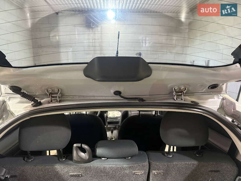 Хэтчбек Toyota Yaris 2004 в Красилове фото 15 Хэтчбек Toyota Yaris 2004 в Красилове