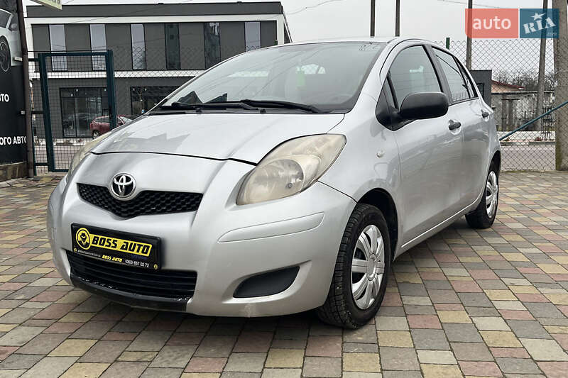 Хетчбек Toyota Yaris 2011 в Стрию фото 3 Хетчбек Toyota Yaris 2011 в Стрию