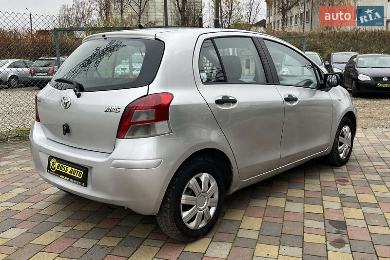 Хетчбек Toyota Yaris 2011 в Стрию фото 7 Хетчбек Toyota Yaris 2011 в Стрию