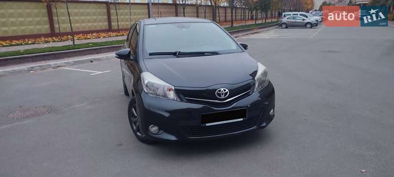 Хэтчбек Toyota Yaris 2012 в Киеве