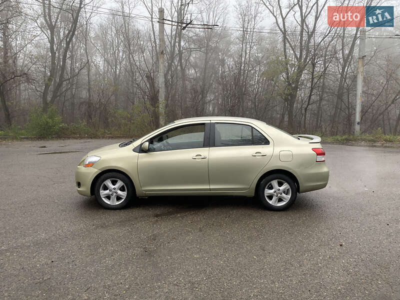 Седан Toyota Yaris 2007 в Киеве