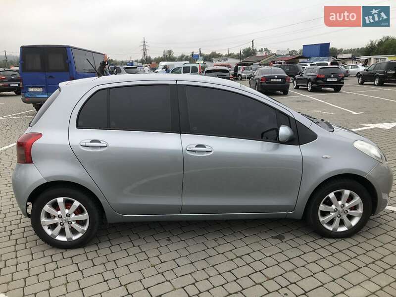 Хэтчбек Toyota Yaris 2008 в Черновцах