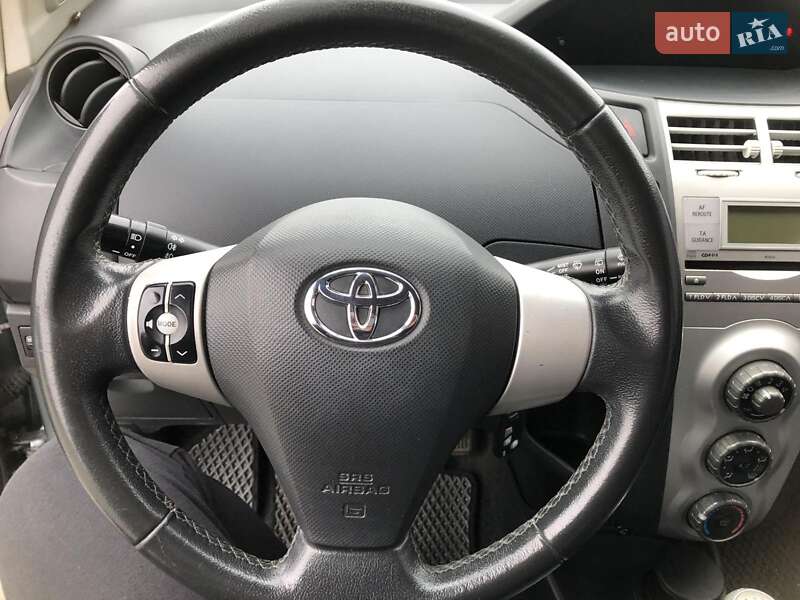 Хэтчбек Toyota Yaris 2008 в Черновцах