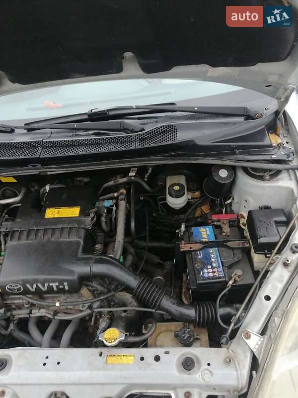 Хэтчбек Toyota Yaris 1999 в Львове