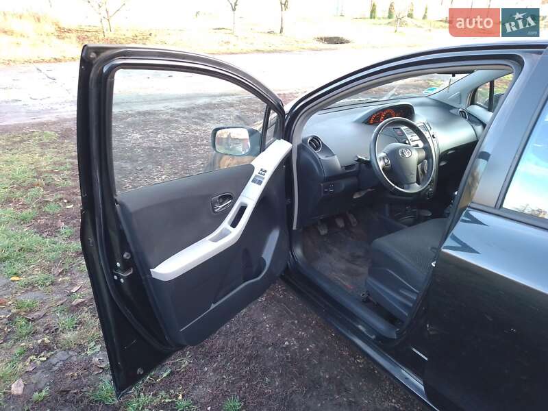 Хэтчбек Toyota Yaris 2010 в Харькове