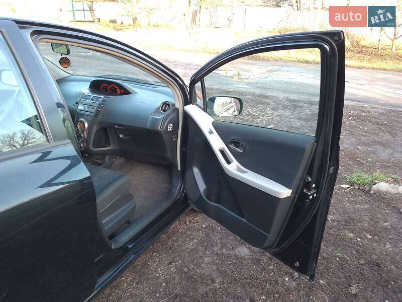 Хэтчбек Toyota Yaris 2010 в Харькове