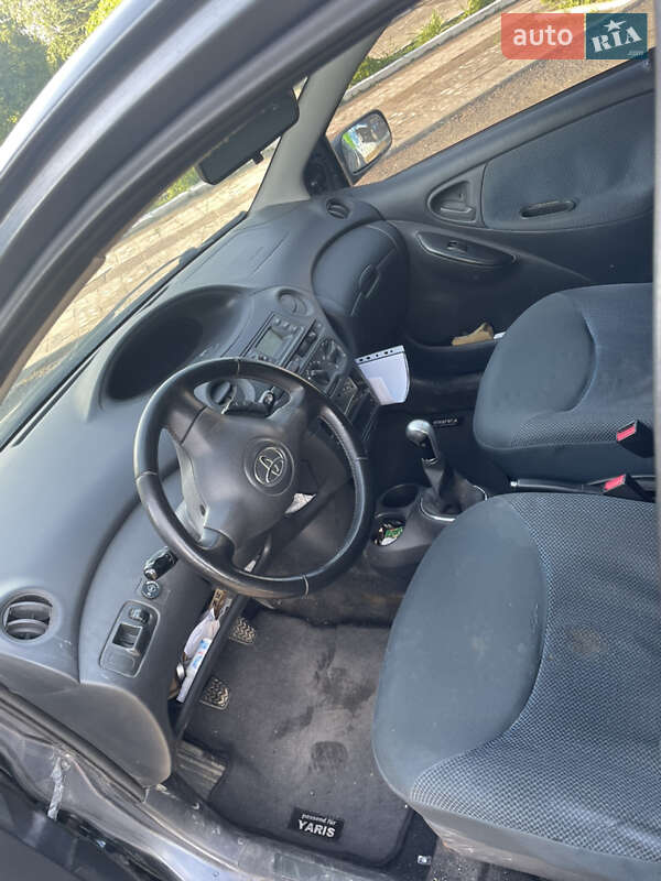Хэтчбек Toyota Yaris 2005 в Надворной