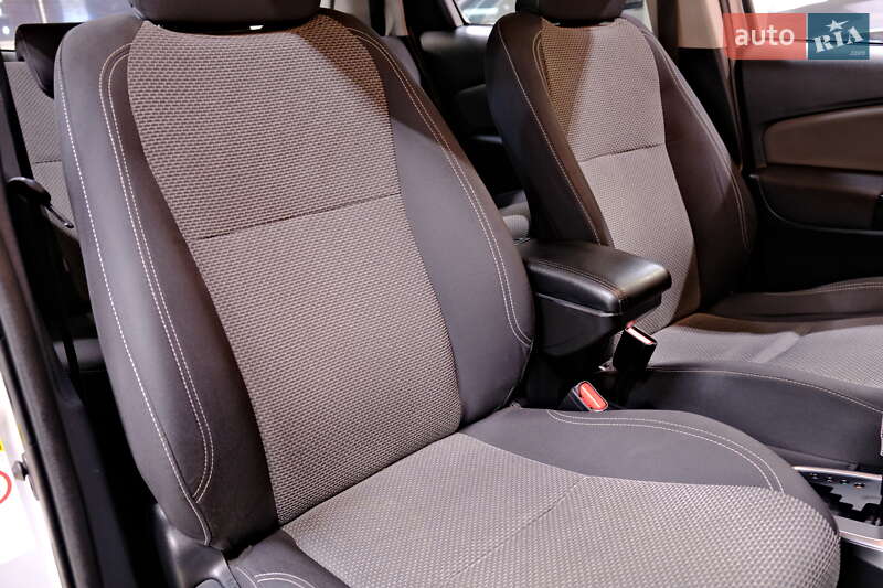 Хэтчбек Toyota Yaris 2015 в Одессе