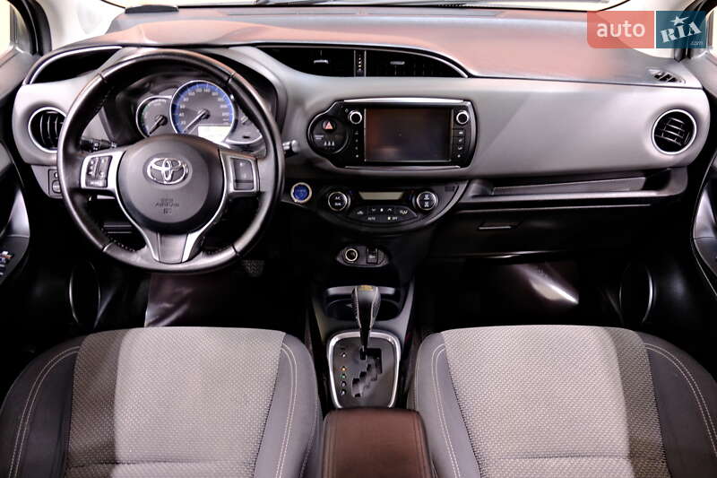 Хэтчбек Toyota Yaris 2015 в Одессе