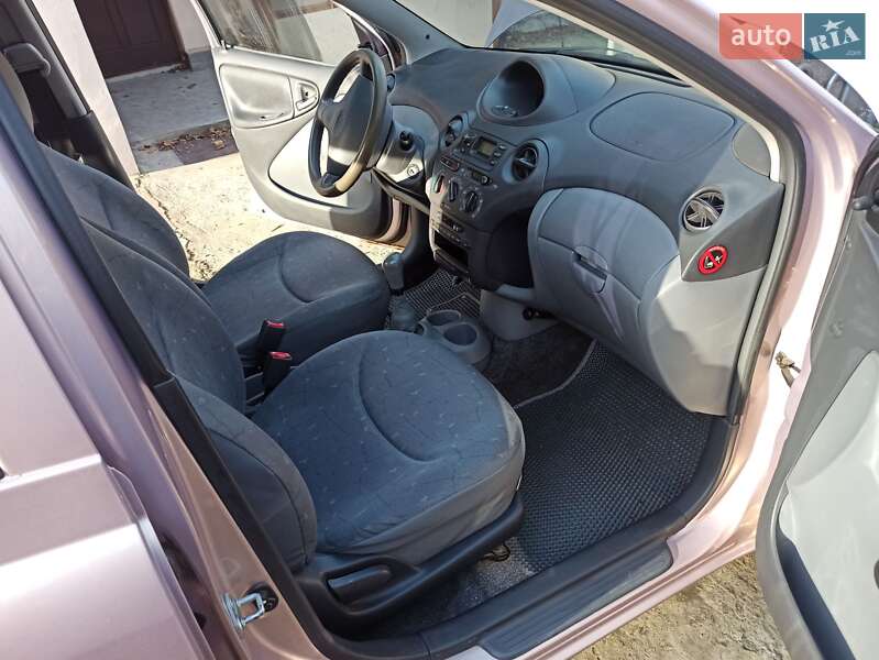 Хэтчбек Toyota Yaris 2000 в Днепре фото 5 Хэтчбек Toyota Yaris 2000 в Днепре