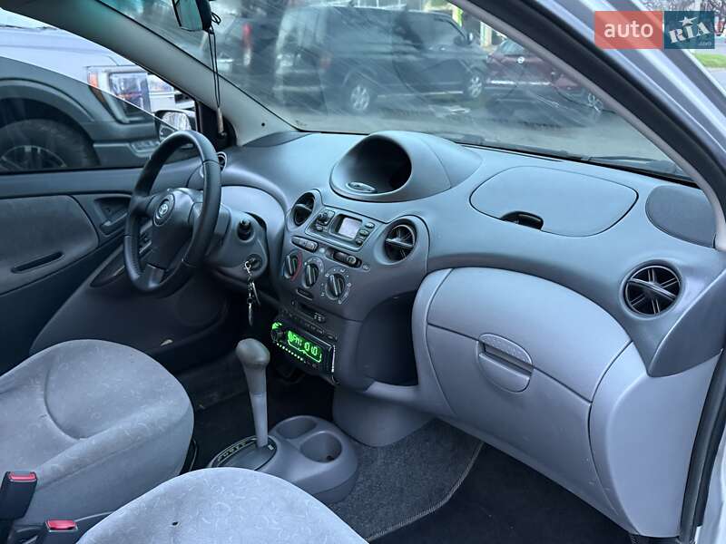 Хэтчбек Toyota Yaris 2002 в Одессе