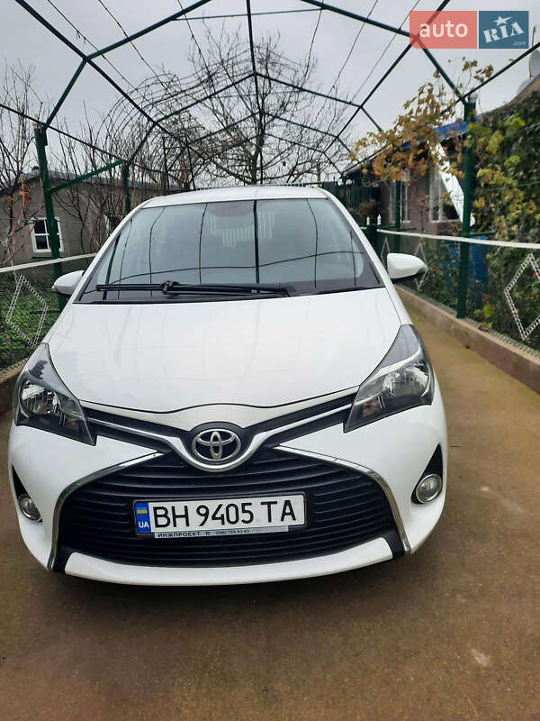 Хэтчбек Toyota Yaris 2016 в Одессе