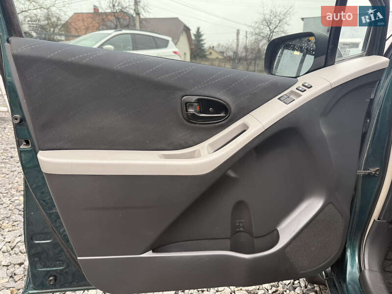 Хетчбек Toyota Yaris 2006 в Стрию