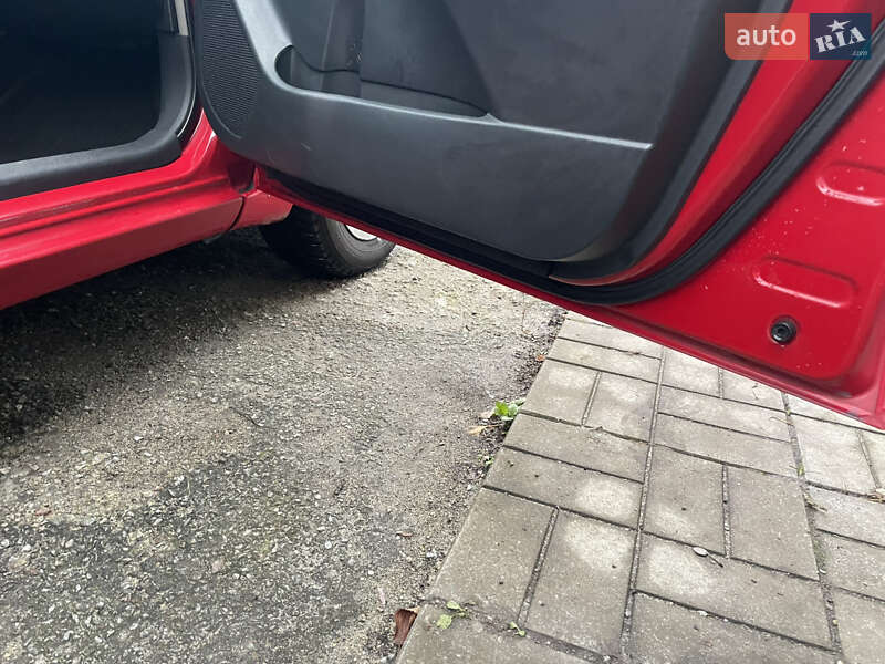 Хэтчбек Toyota Yaris 2006 в Киеве