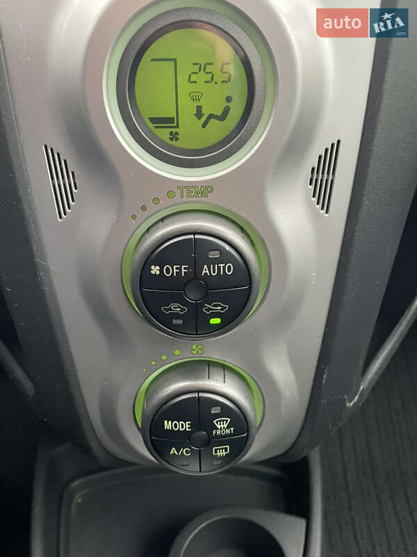 Хэтчбек Toyota Yaris 2006 в Киеве