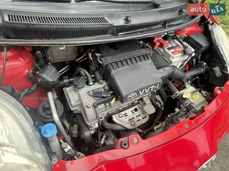 Хэтчбек Toyota Yaris 2006 в Киеве