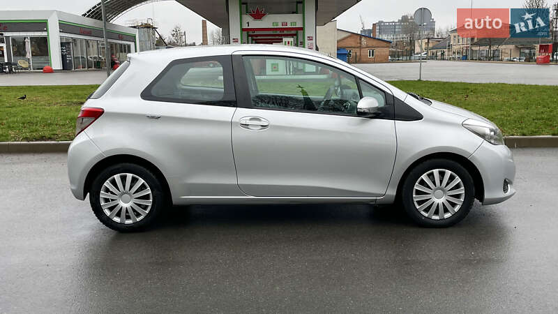 Хэтчбек Toyota Yaris 2011 в Житомире