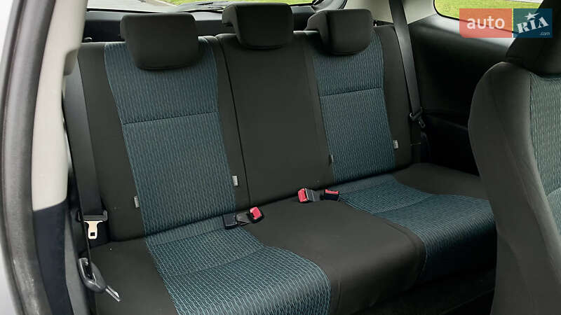 Хэтчбек Toyota Yaris 2011 в Житомире