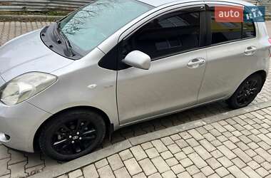 Хетчбек Toyota Yaris 2007 в Чернівцях