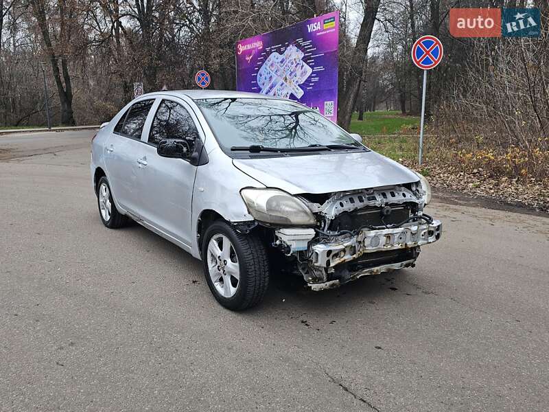 Седан Toyota Yaris 2007 в Киеве