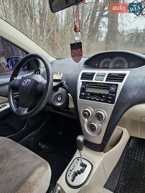 Седан Toyota Yaris 2007 в Киеве