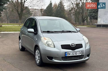 Хэтчбек Toyota Yaris 2007 в Ровно