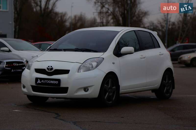 Хетчбек Toyota Yaris 2011 в Києві